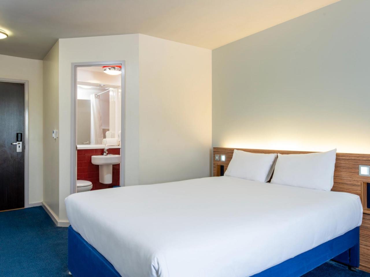 Ibis Budget Lancaster Centre Экстерьер фото