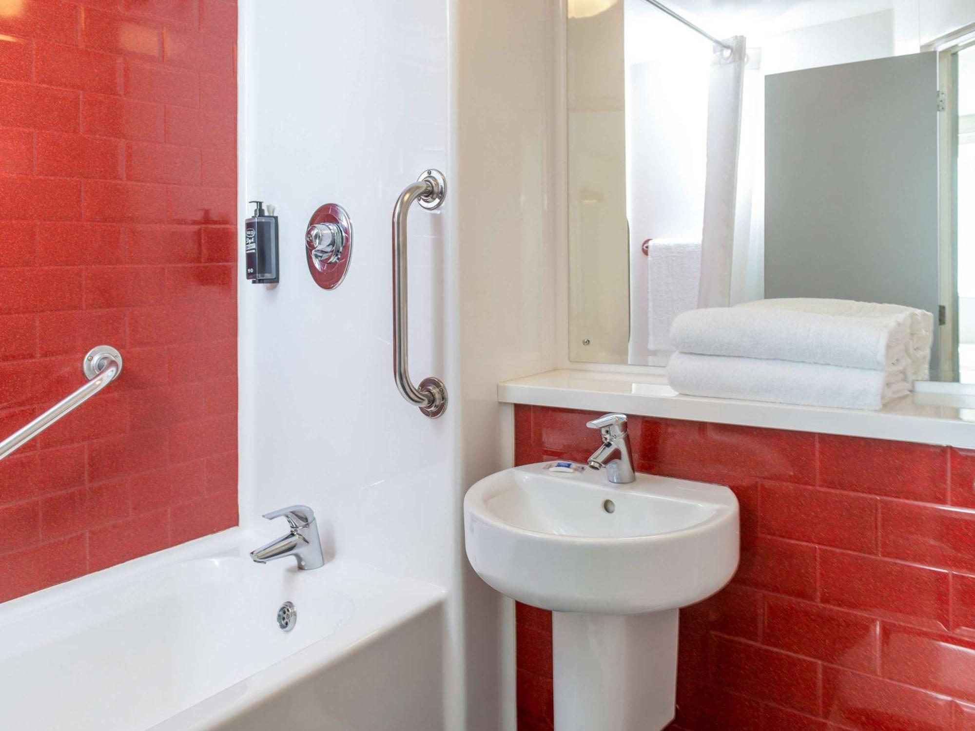 Ibis Budget Lancaster Centre Экстерьер фото